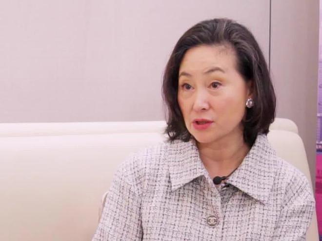 摊牌！何超琼出手，套现1.4亿或是开始，原来她和李嘉诚是同类人（组图） - 29