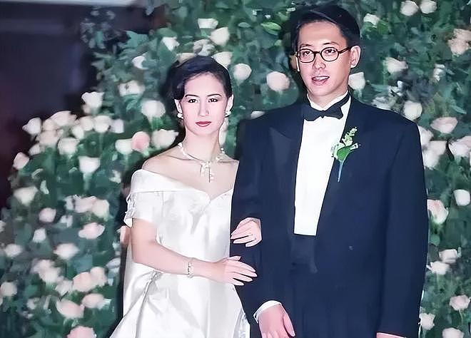 摊牌！何超琼出手，套现1.4亿或是开始，原来她和李嘉诚是同类人（组图） - 37