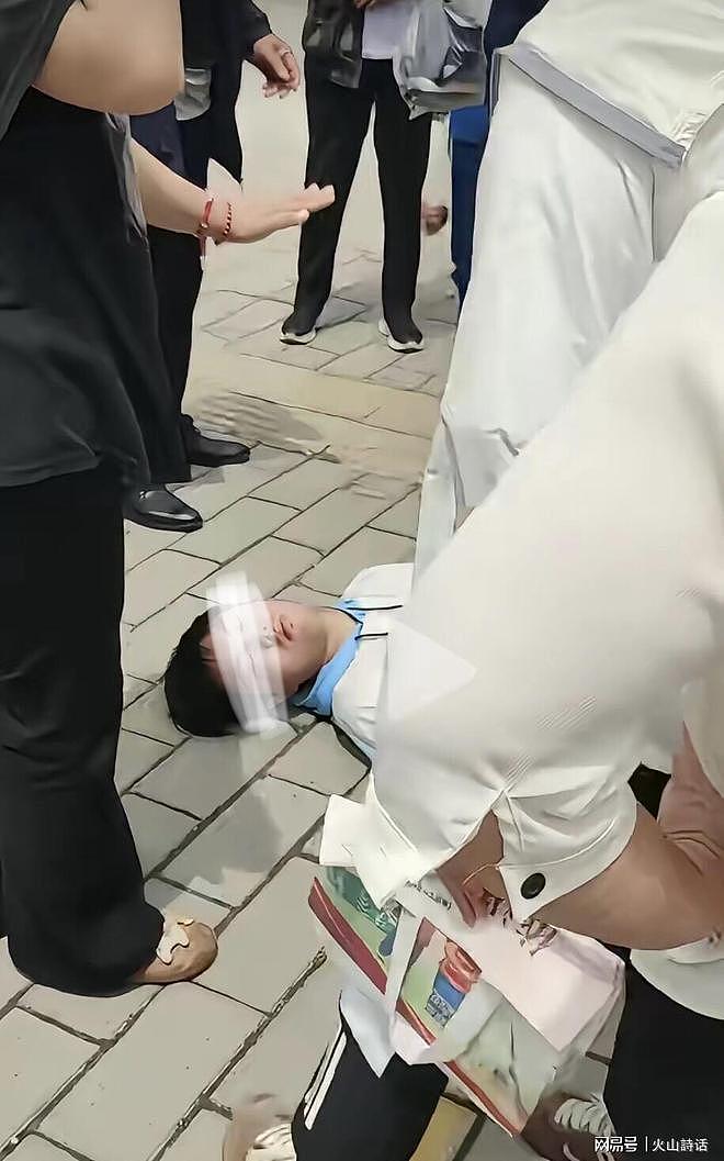 乐极生悲!一考生在考点门口尝试空翻庆祝,意外摔倒昏迷,引热议(组图) - 2