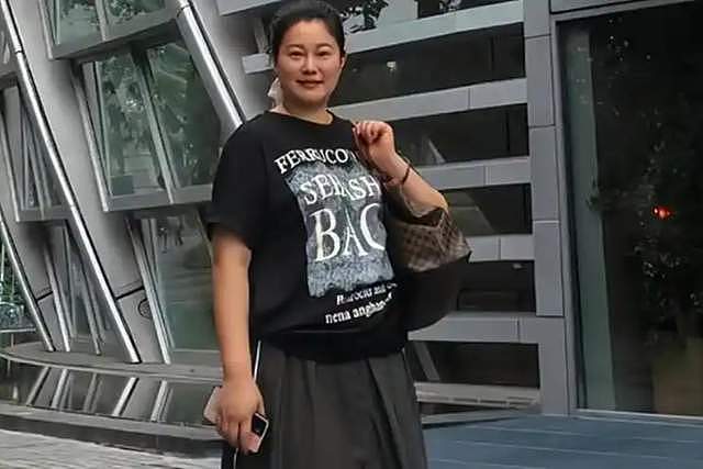 45岁于娜复出泪崩！AI画像撞脸病逝丈夫，五年姐弟恋救赎太好哭（组图） - 12