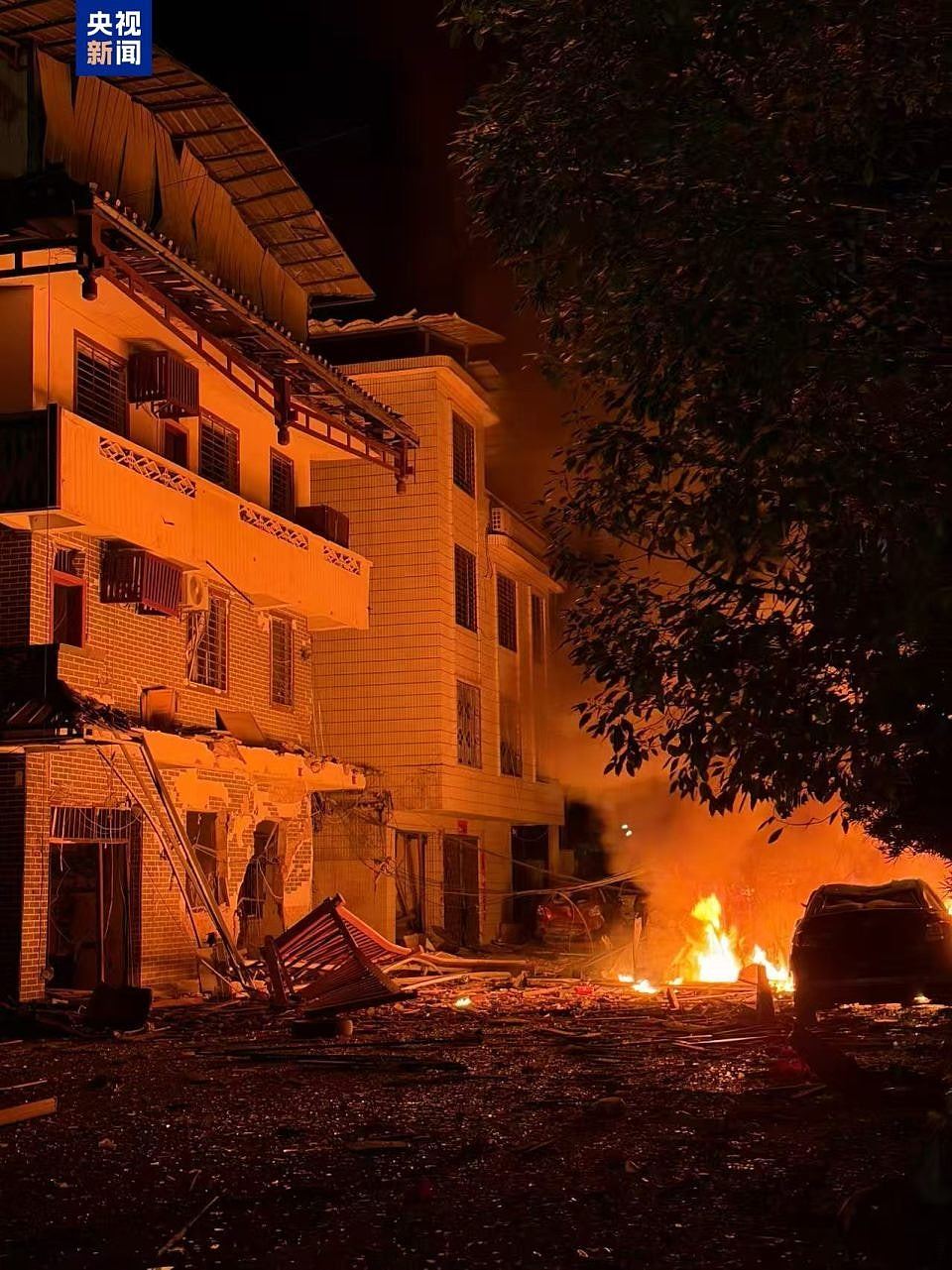 广西桂林爆炸7死17伤！有阳台炸毁，居民：听到两声爆炸（组图） - 2