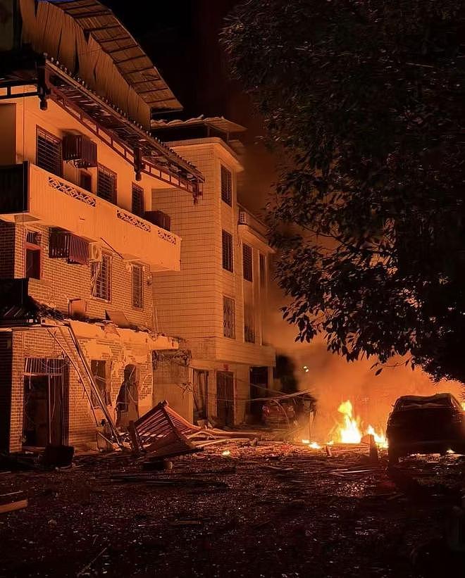 广西兴安爆炸已致7人遇难,附近居民:在楼顶看到两朵“蘑菇云”,救援人员很快就到了(组图) - 1
