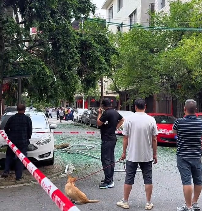 广西兴安爆炸已致7人遇难,附近居民:在楼顶看到两朵“蘑菇云”,救援人员很快就到了(组图) - 2