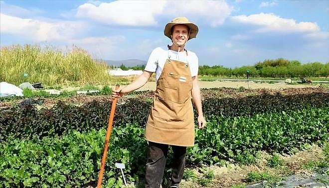 广州机场外籍人员滞留:啥都不带就想入境?网友表态规矩不是摆设 - 8