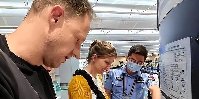 广州机场外籍人员滞留:啥都不带就想入境?网友表态规矩不是摆设 - 12