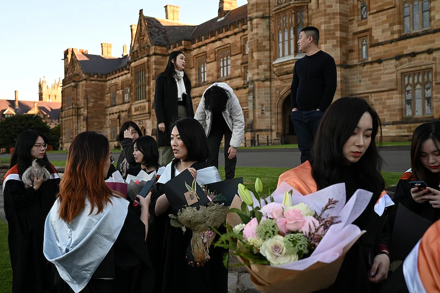 亚洲多国货币兑澳元大幅贬值，留学生被迫身兼数职！中国学生持续减少（组图） - 2