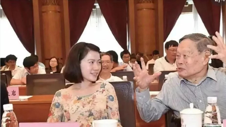 杨振宁走后半年,50岁翁帆喝酒骑马潇洒似少女(组图) - 11