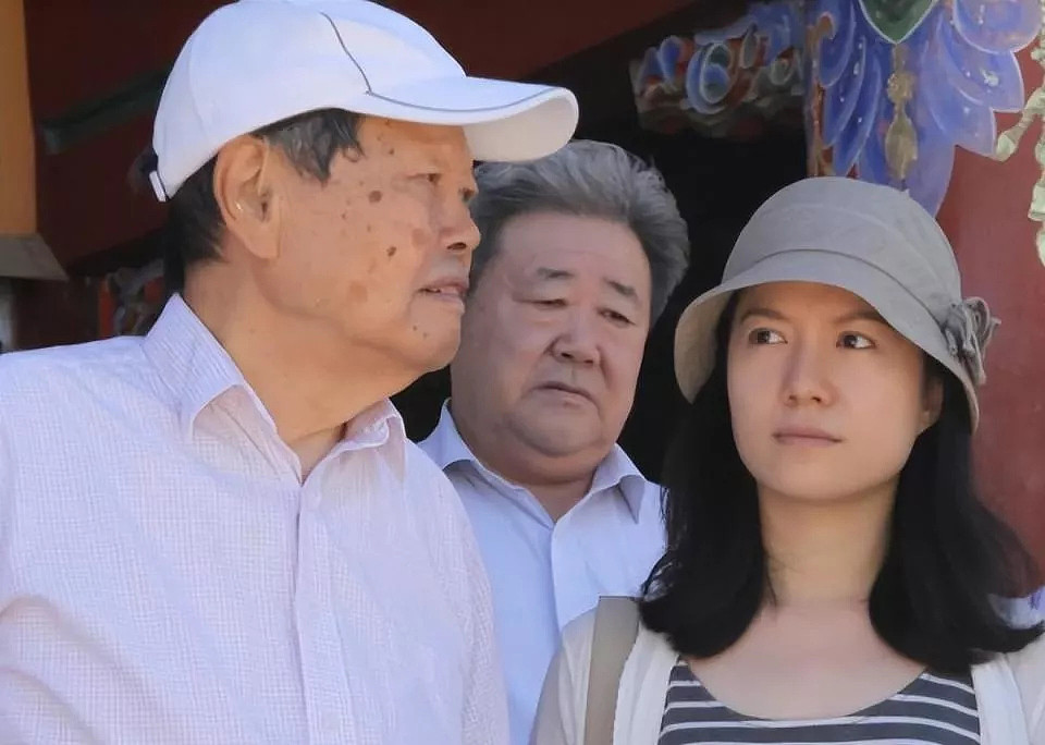 杨振宁走后半年,50岁翁帆喝酒骑马潇洒似少女(组图) - 15