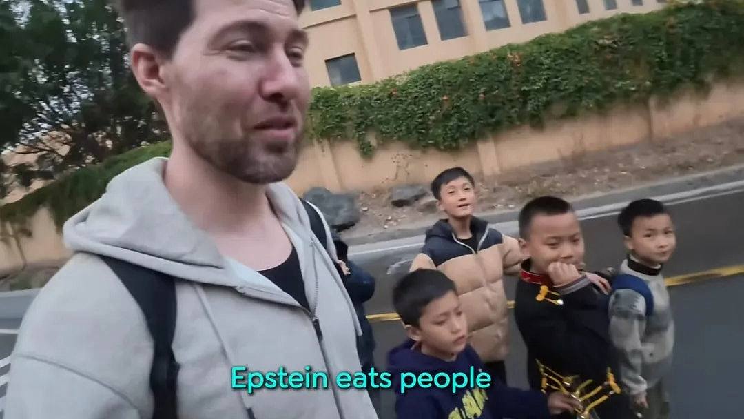 美国网红想拍最穷的中国,反被山村小孩追问:爱泼斯坦吃人吗?(视频/组图) - 1