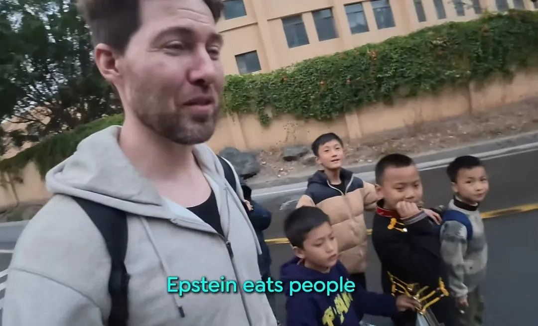 美国网红想拍最穷的中国,反被山村小孩追问:爱泼斯坦吃人吗?(视频/组图) - 8