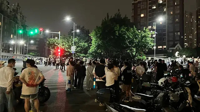 重庆虐狗风波:上百人集会抗议被清场,中国立法反虐待动物有多难?(组图) - 4