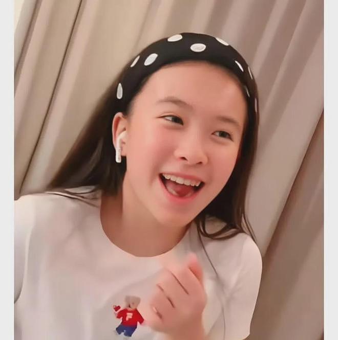 刘涛携女儿亮相意大利,母女同框像姐妹!18岁王紫嫣被赞气质出众(组图) - 4