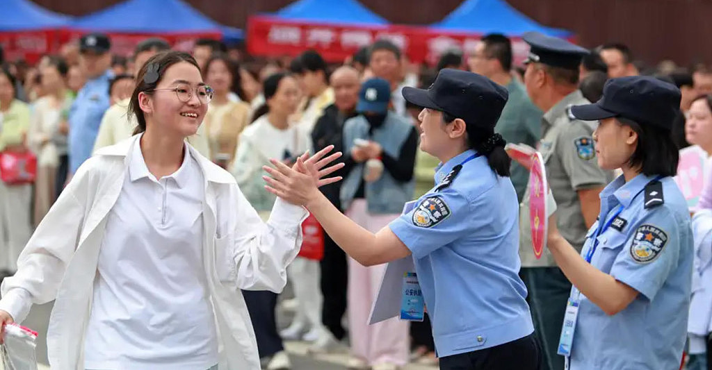 少子化加剧竞争？“高考神话破灭”下的中国青年（组图） - 1