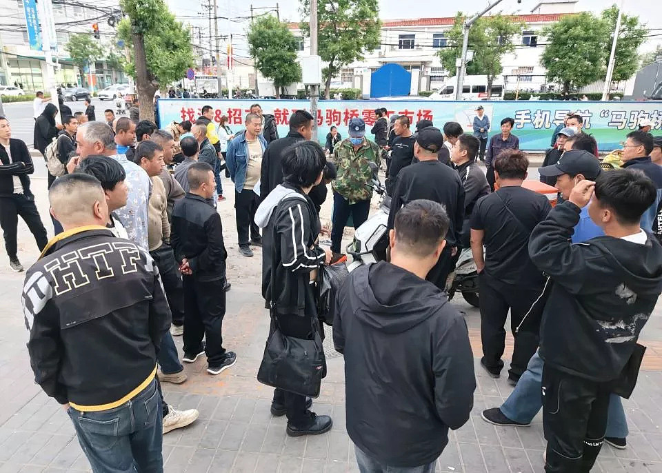 清华博士生“潜伏”8年打零工，还原临时工真实面貌（组图） - 1