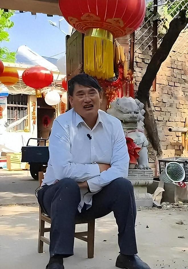 大衣哥回应每月给儿子2万，称儿子没上班，在家做饭看孩子种地 - 1