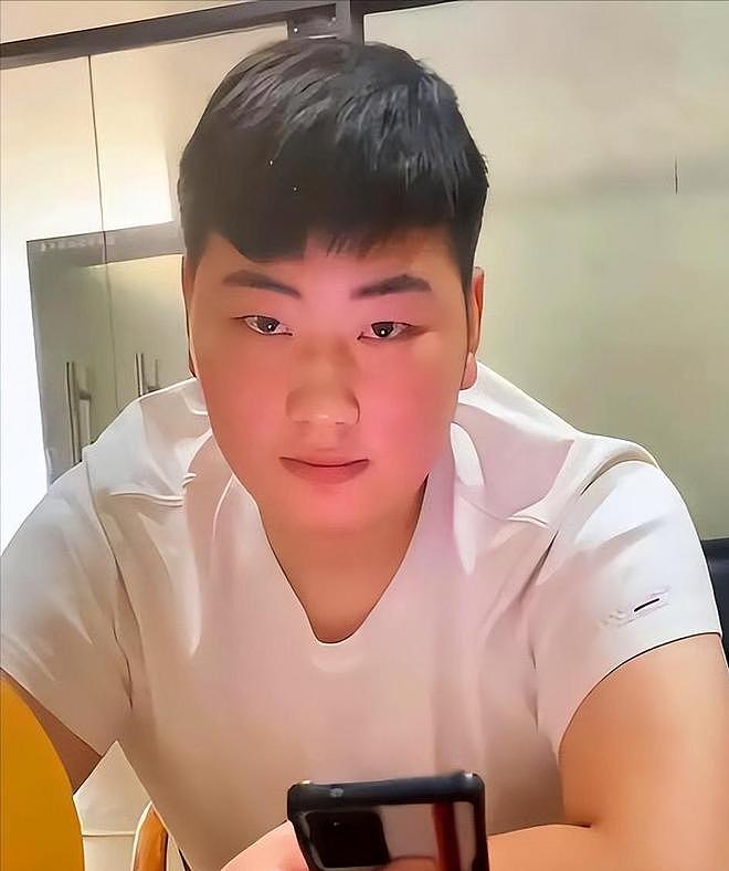 大衣哥回应每月给儿子2万，称儿子没上班，在家做饭看孩子种地 - 15