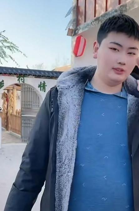 大衣哥回应每月给儿子2万，称儿子没上班，在家做饭看孩子种地 - 16