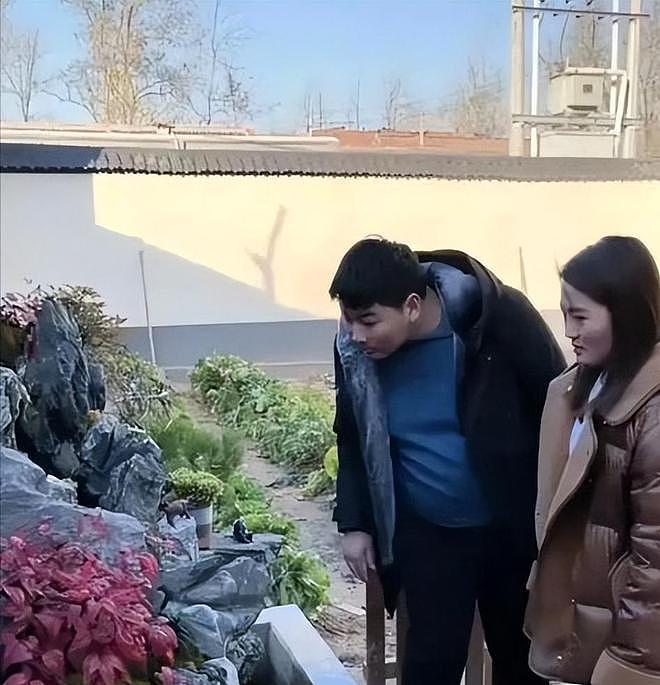 大衣哥回应每月给儿子2万，称儿子没上班，在家做饭看孩子种地 - 31