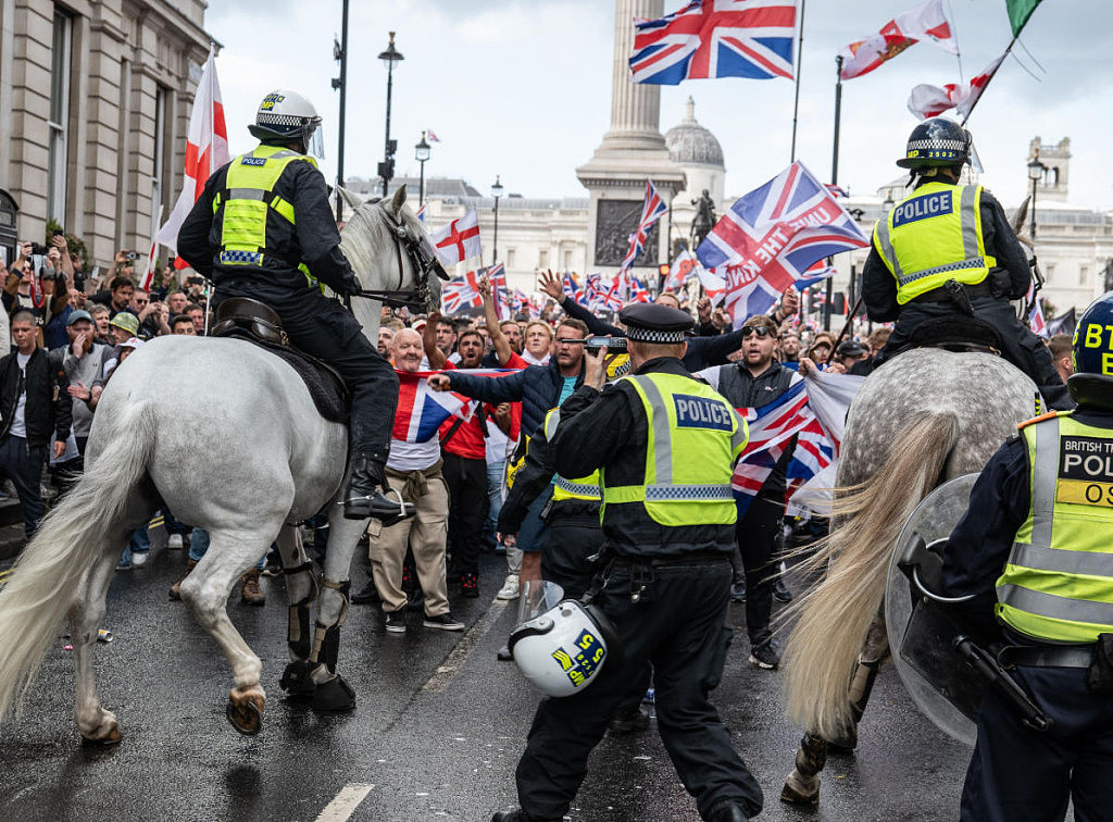 英国极右翼暴乱敲响警钟!专家:澳洲恐步其后尘,民粹煽动将撕裂社会(组图) - 4