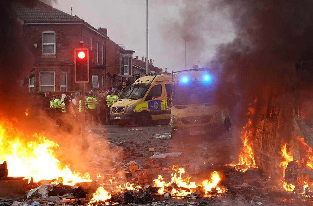 英国极右翼暴乱敲响警钟!专家:澳洲恐步其后尘,民粹煽动将撕裂社会(组图) - 5
