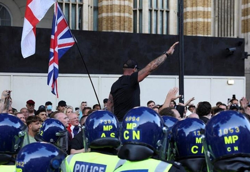 英国极右翼暴乱敲响警钟!专家:澳洲恐步其后尘,民粹煽动将撕裂社会(组图) - 6