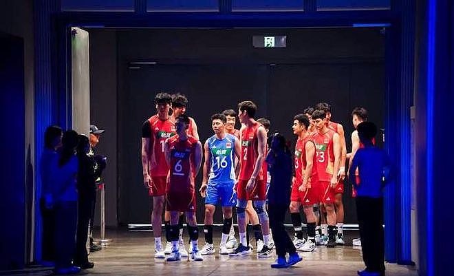 1比3不敌日本，中国球员赛后与对手摆拍庆祝，被批“毫无羞耻心”（组图） - 5
