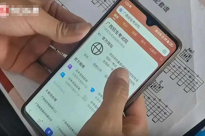 参加16次高考赚30万？唐尚珺再陷争议，私生活被扒（组图） - 13