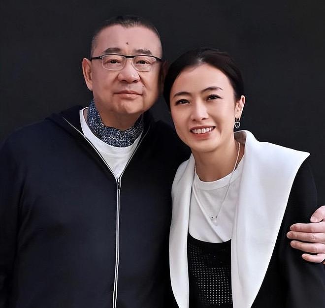 移民英国真相大白后,刘銮雄近况曝光,难怪甘比要抛头露面当网红 - 11