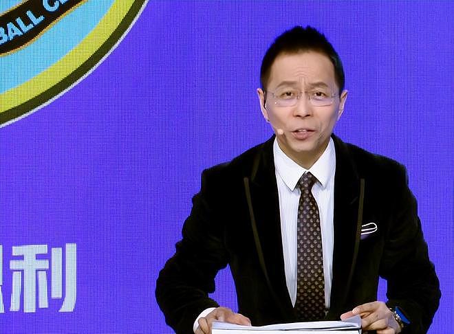 詹俊也犯了巨大巨大失误!将美国歌手误认为是小罗:实在是太像了 - 3