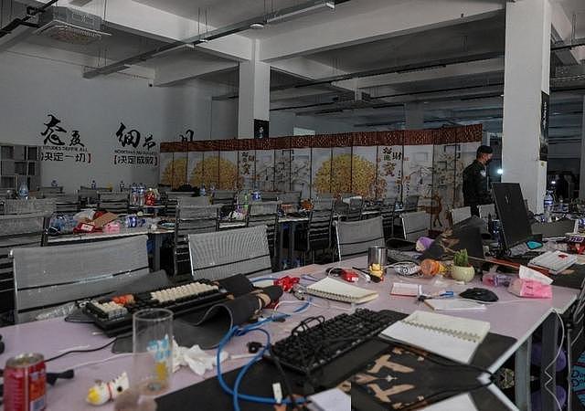 柬埔寨电诈越打越多?墙上中文标语格外刺眼,背后有更大保护伞? - 12