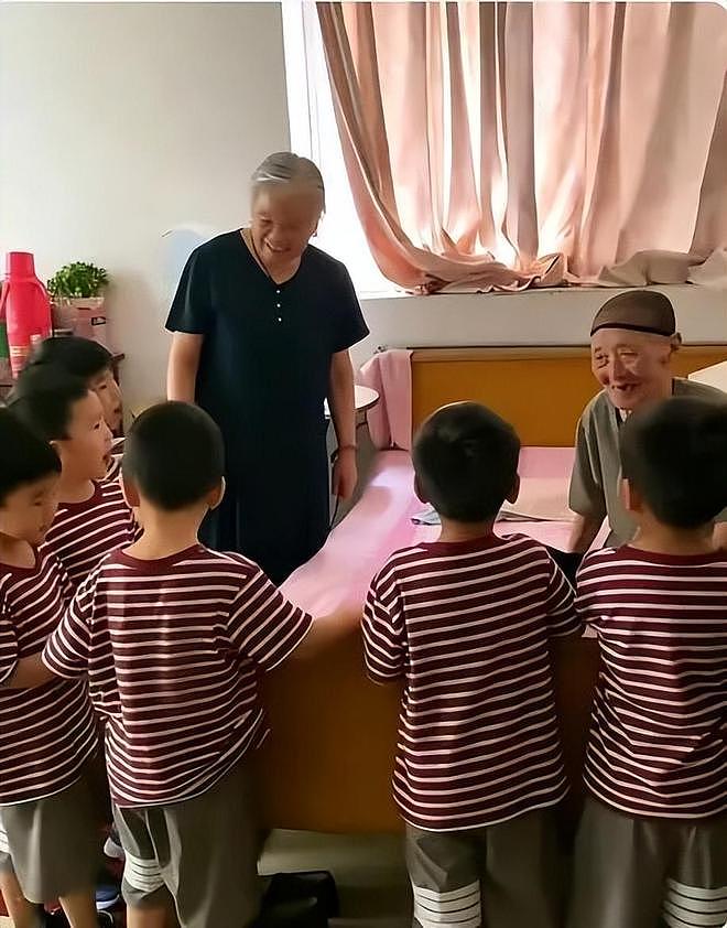 48岁喜得七胞胎,全职奶爸一拖七走红,身份远不止矿业老板 - 18