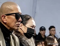 太无耻！人前怀念，人后疯狂消费逝者，具俊晔的体面彻底碎了（组图）