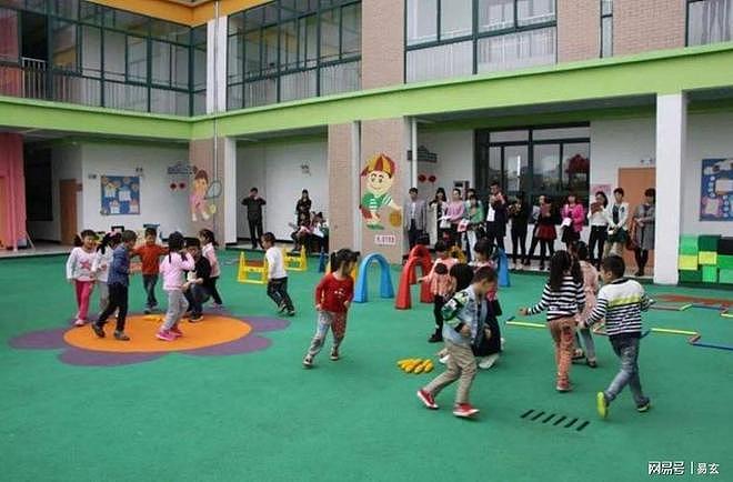 只因5岁女孩尿床,父亲一脚踹死女儿,尸检撕开生父继母恶毒真相 - 3