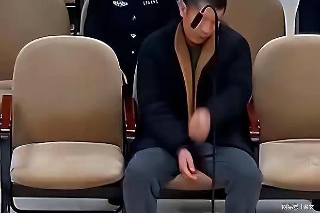 只因5岁女孩尿床,父亲一脚踹死女儿,尸检撕开生父继母恶毒真相 - 4