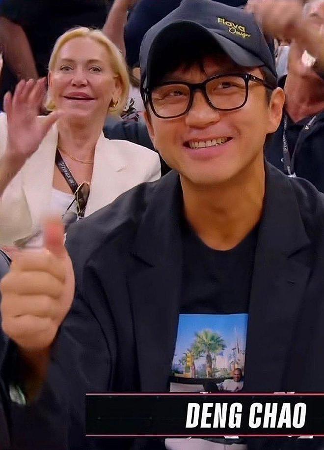 邓超携儿子现身NBA总决赛现场,在父亲旁边吃爆米花,颜值清秀像孙俪 - 3