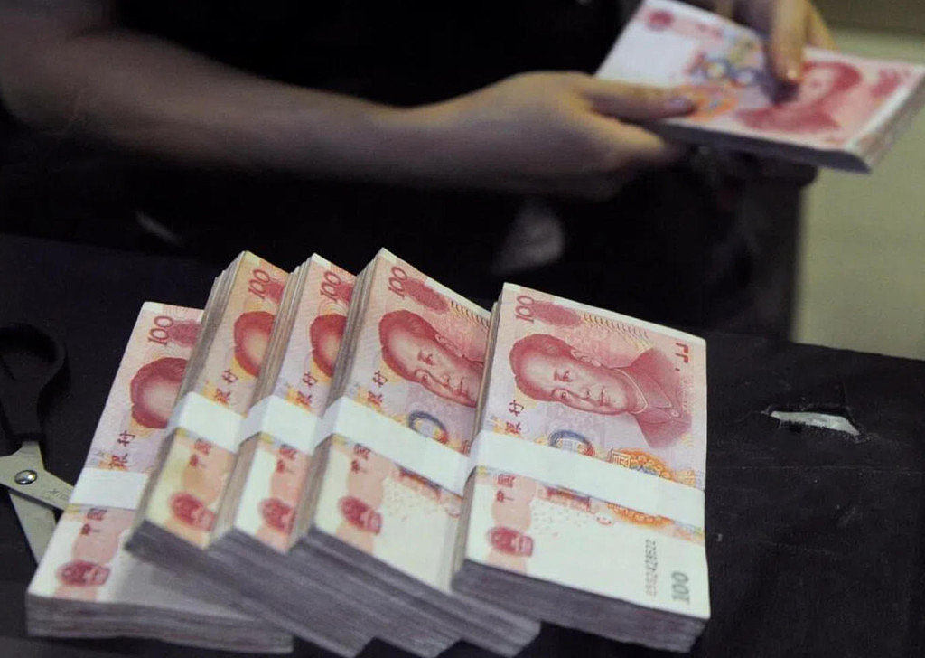 中国官方数据：政府债务突破100万亿，5年翻倍（图） - 1