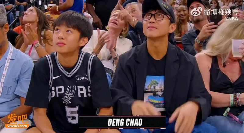 邓超带儿子现身NBA总决赛现场,眉眼神态复刻孙俪(组图) - 4