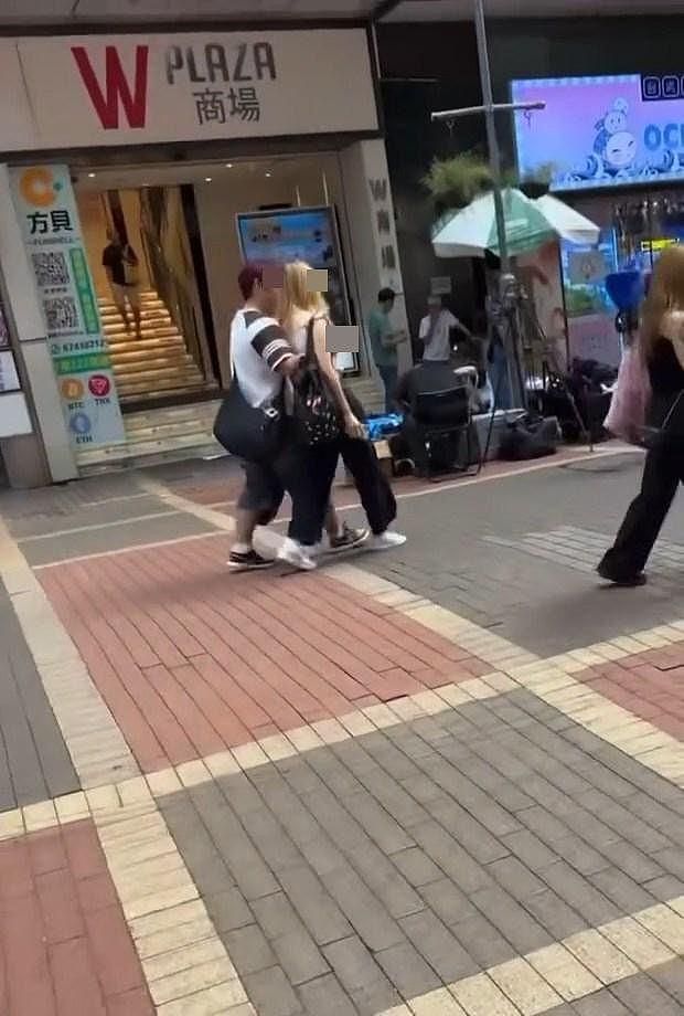 香港男女当街摸胸!女子被紧箍反应心酸,网民:不尊重人(组图) - 5