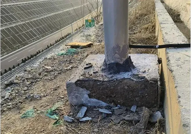 混凝土用手一掰即碎,山东3亿北斗工程现脆皮底座(组图) - 3