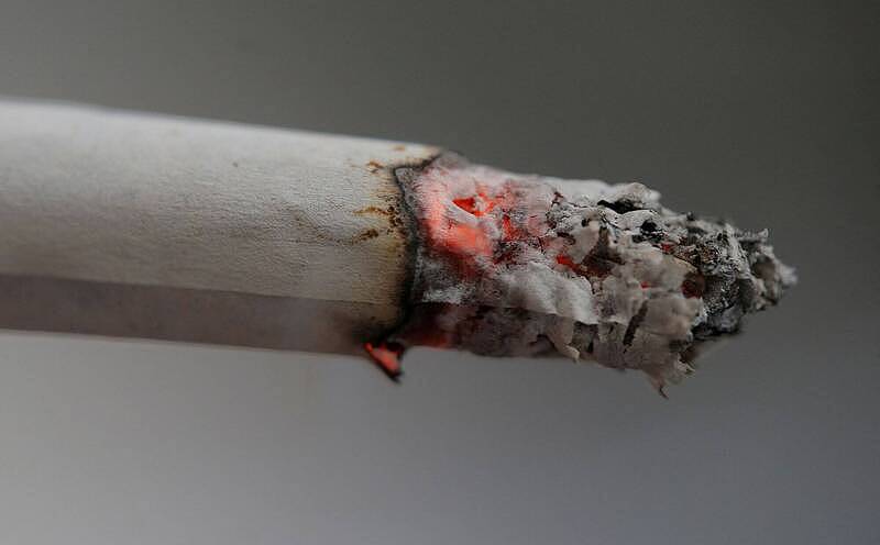 悚!中国男子阻止他人室内吸烟爆冲突,事后突倒地身亡(图) - 1
