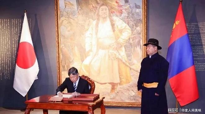 王毅成大明星了?访问蒙古途中,蒙古人民惊叹:中国的外长太帅了(组图) - 3