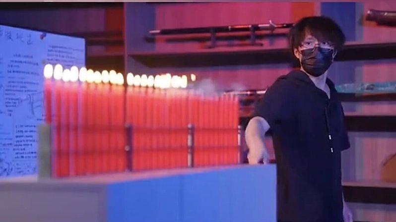 一支笔灭30根蜡烛!中国博主破世界纪录:不能接受AI说不可能(视频/组图) - 2