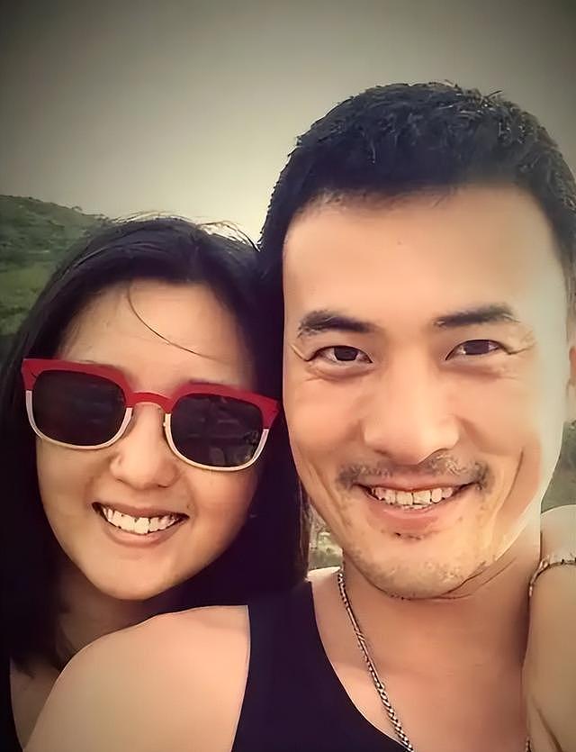 哭穷风波3个月,40岁何洁近况曝光,脸黄眼袋大,被曝已在加州买房(组图) - 5
