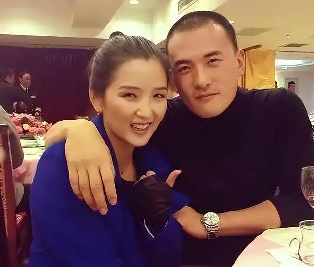 哭穷风波3个月,40岁何洁近况曝光,脸黄眼袋大,被曝已在加州买房(组图) - 10