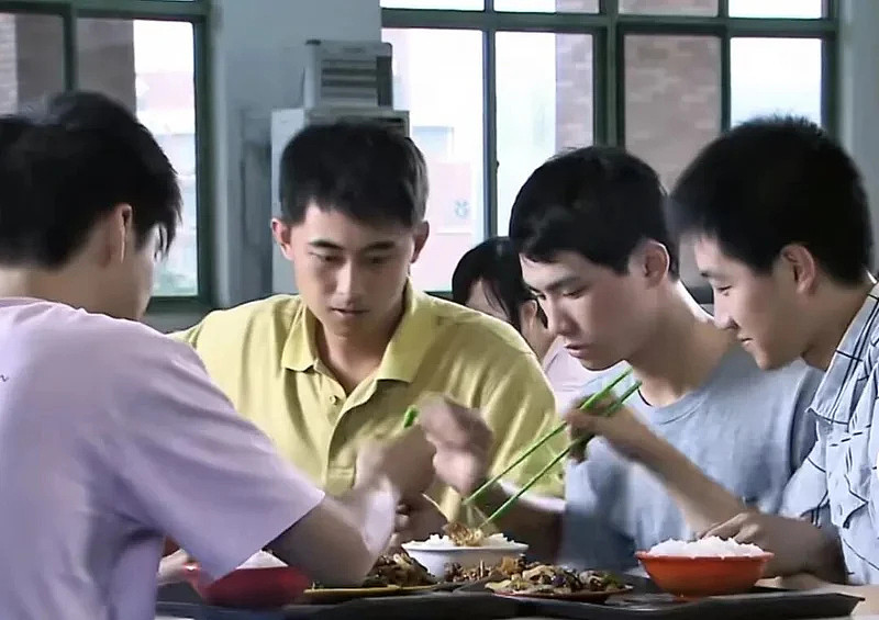 中国大学生被滥用的情怀 正沦为黑作坊的挡箭牌 - 3