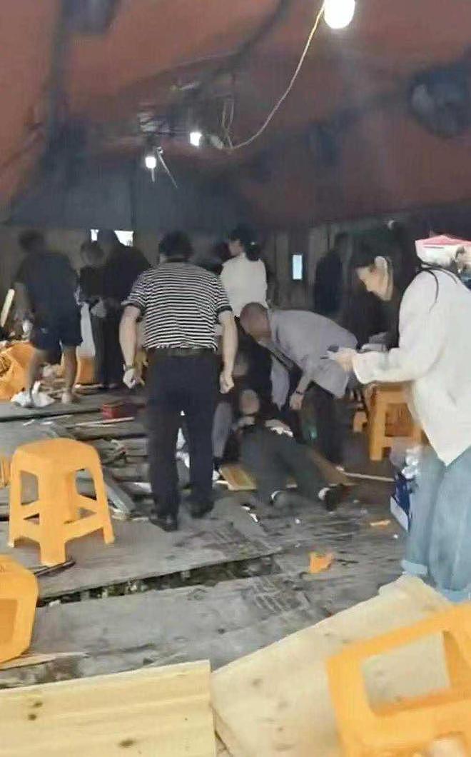 江苏宝马女司机冲撞丧事酒席,司机和死者都是亲戚,一细节很蹊跷 - 1