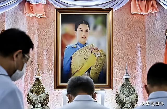 泰国长公主离世,死因曝光太心疼,73岁泰王长跪灵前不起,哭肿双眼(组图) - 16