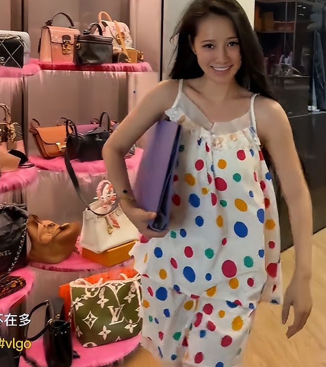 知名网红“表妹李KK”破产!未婚生女后掉粉上百万,转行去卖小吃 - 11