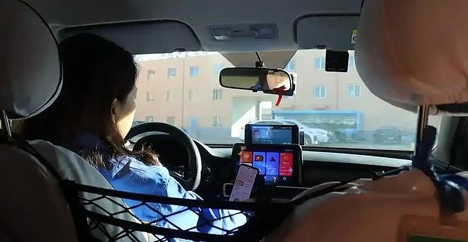 大批网约车司机陷入困局:跟风买电车后跑一天亏一天(组图) - 6