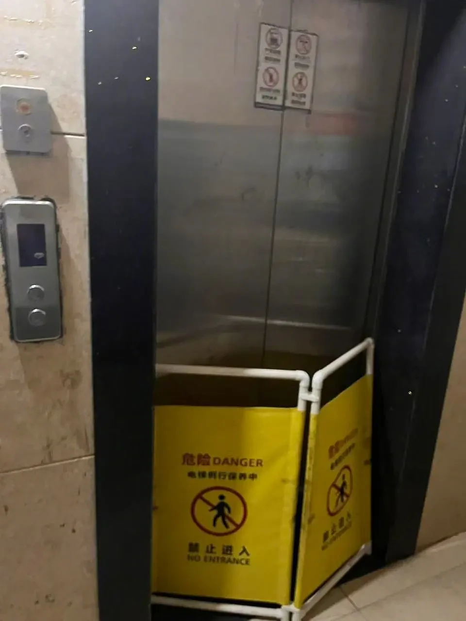 保安违规开门,被困电梯女子逃生时坠亡...(组图) - 4